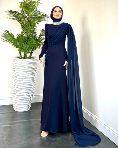 فستان سهرة اسود باطلالة ملوكية لا تتكرر
