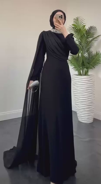 فستان سهرة اسود باطلالة ملوكية لا تتكرر
